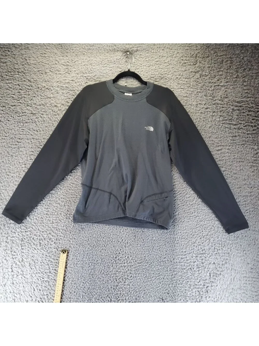 The North Face Mens Size Medium Gray Long Sleeve Pullover Polyester Stretch